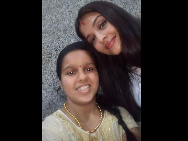 Aishwarya Poses For A Selfie