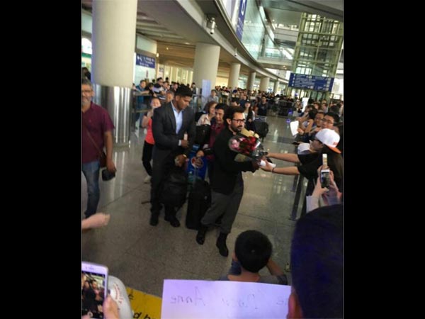  Fans Go Crazy After Seeing Aamir Khan