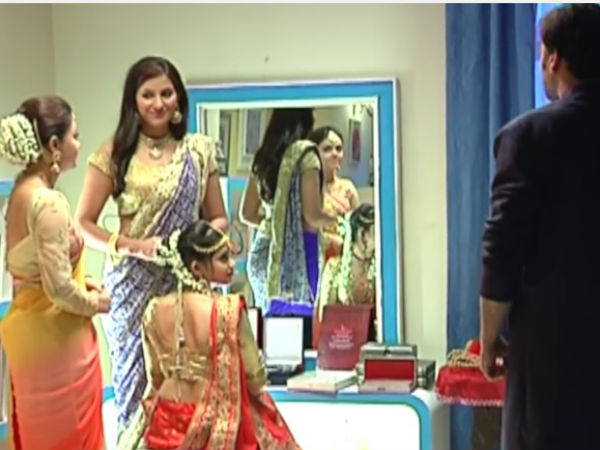 Gopi Helps Sita Gopi Helps Sita