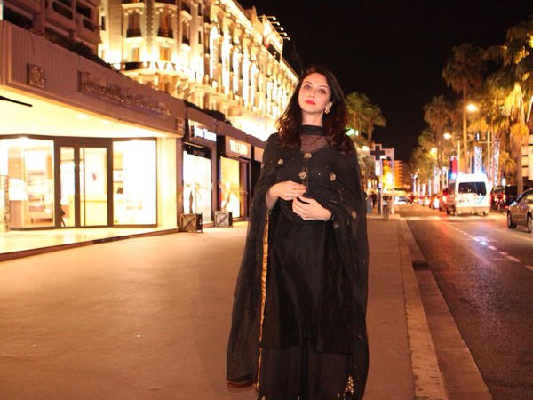 Saumya Tweets... Saumya Tweets...