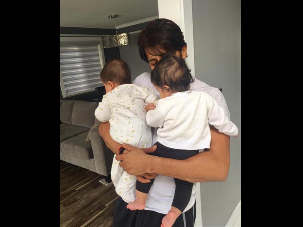 Karanvir Bohra & His Daughters