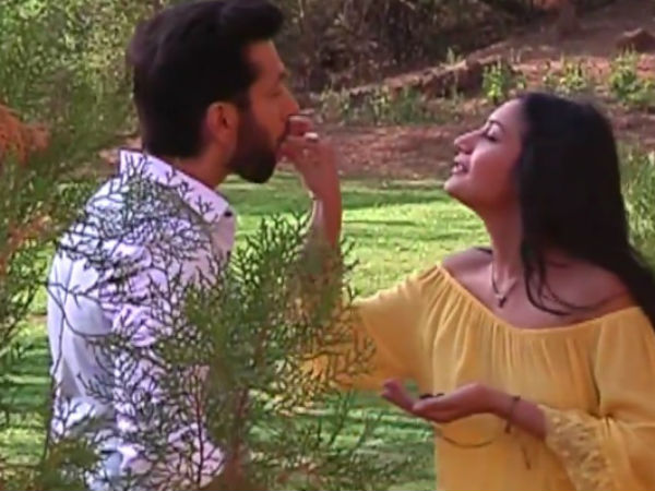 Anika & Shivaay Eating Berries Anika & Shivaay Eating Berries