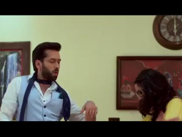 'Hum Tum Ek Kamre Mein Band Ho' 'Hum Tum Ek Kamre Mein Band Ho'