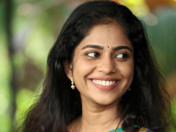 Srinda Arhaan As Sulochana (Aamna Shariff)