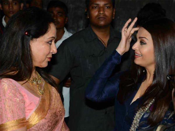 Hema Malini Was Touched By Aishwarya Rai 