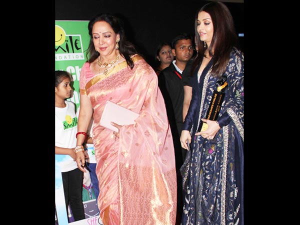Aishwarya Also Protected Hema Malini From The Crowd