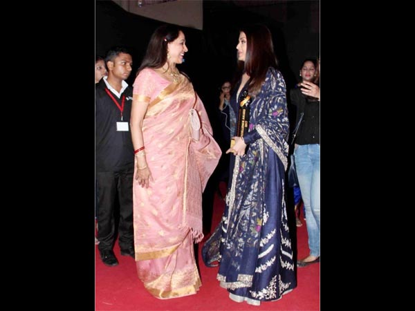  Aishwarya Gives Respect To Her Seniors: Hema Malini