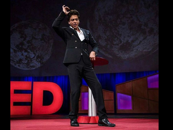 SRK Also Made Fun Of Himself & Left The Crowd All Giggling