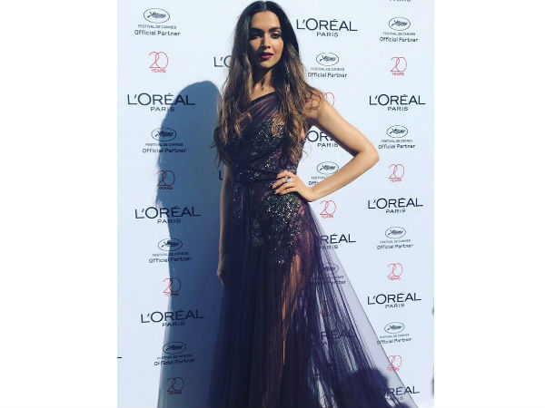 She Looks Smoking Hot! She Looks Smoking Hot!