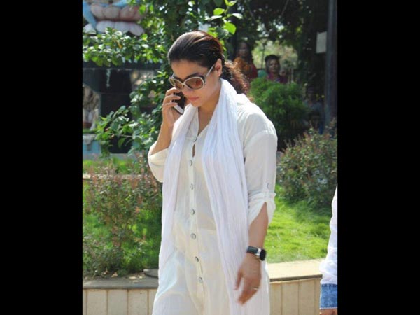 Kajol Pays Her Last Respects