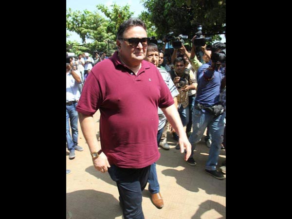 Rishi Kapoor Attends The Funeral