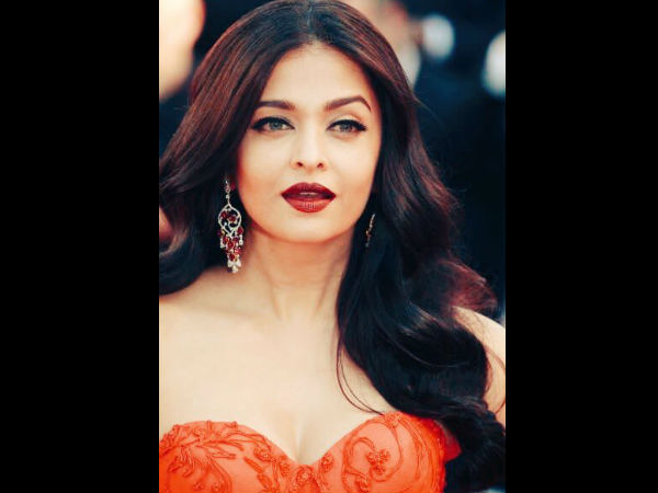 She Looks Ravishing She Looks Ravishing