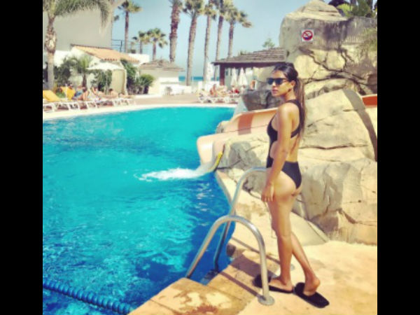 Nia Chilling In Spain!