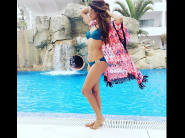 Lopa Chilling In Spain