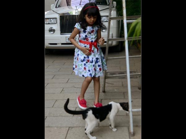 Her Main Attraction Was Her Pet Her Main Attraction Was Her Pet