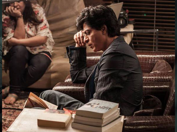 Shahrukh Khan Has A Narrow Escape