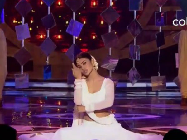 Mouni’s Special Dance Performance!