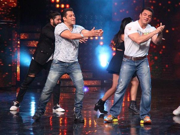 Salman Mocks His Own Dancing Style!