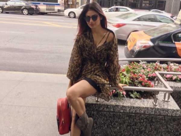 Mouni Chilling In Chicago