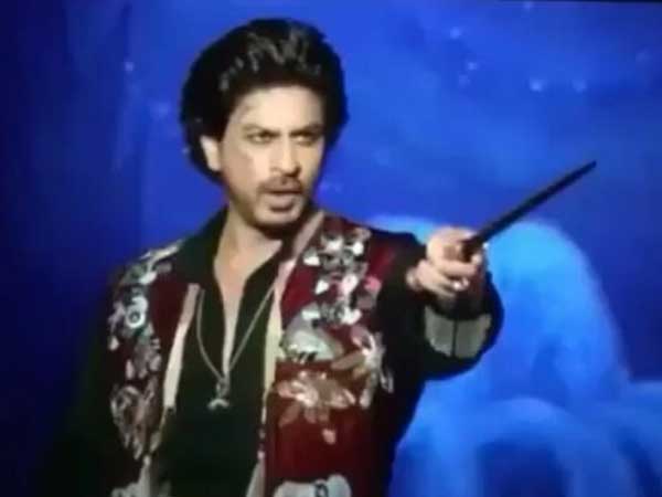 SRK Looks Every Bit Hot!