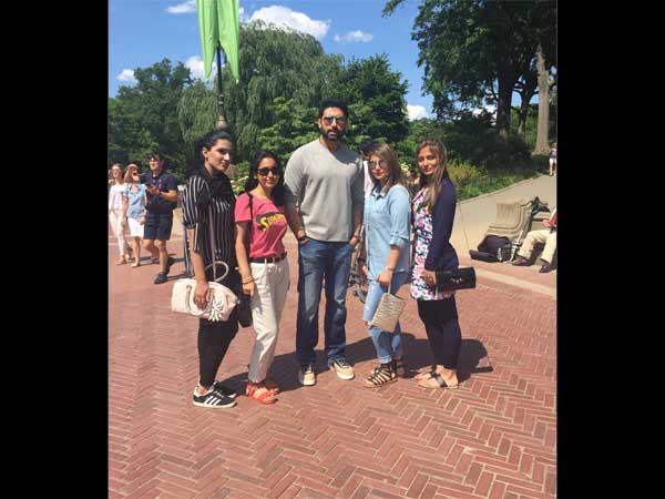  Abhishek With His Fans