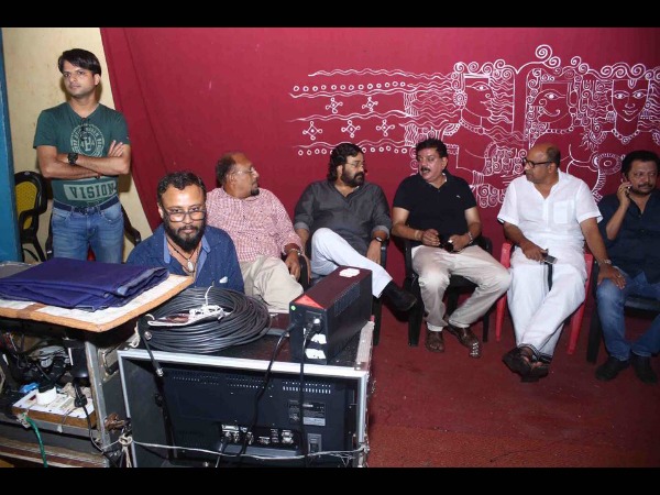 IN PICS: Priyadarshan & Bhadran In 'Velipadinte Pusthakam' Location