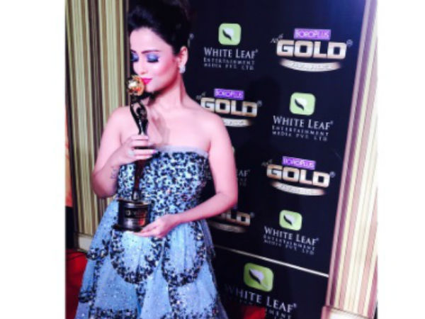 Adaa Khan Bags Award