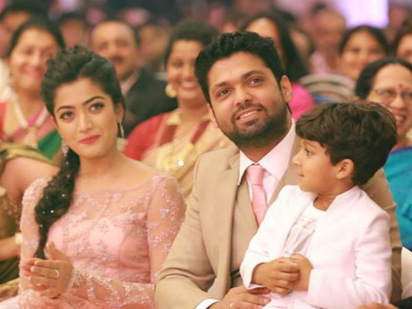 'Kirik Jodi' On A Gifting Spree