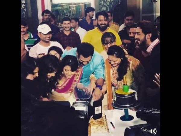Saathiya Team Rejoicing Together For One Last Time!