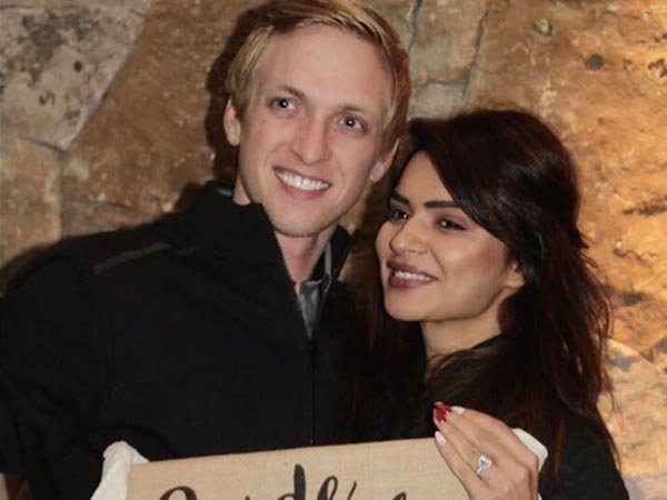 It’s Gujarati Style Wedding For Aashka & Brent