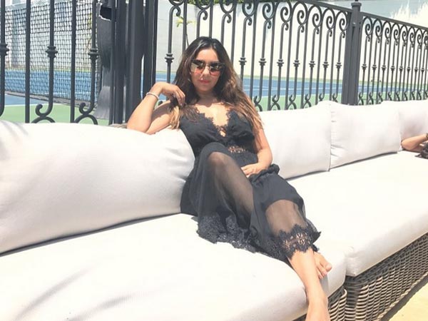 How Hot Does She Look! 