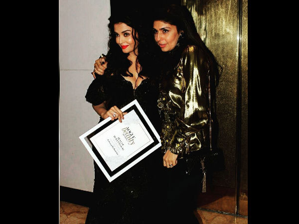  Aishwarya Rai Pulls Akshay Kumar's Leg 