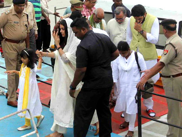 Recently, They Had Visited Temples In Mangalore Recently, They Had Visited Temples In Mangalore