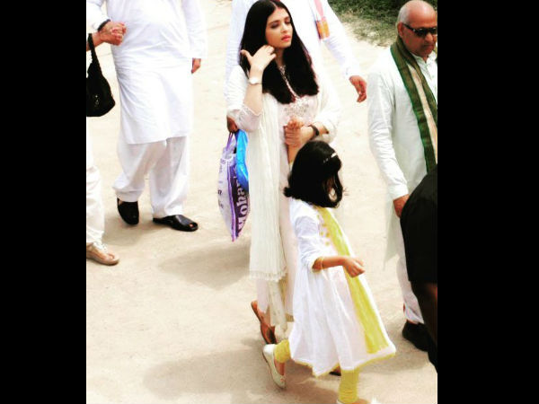 Aishwarya Rai Sporting A White Ethnic Wear Aishwarya Rai Sporting A White Ethnic Wear