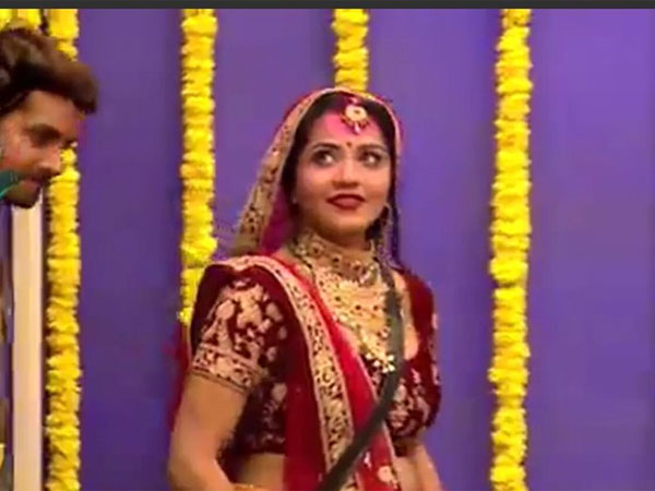 Mona Wants Vikrant To Know What She Went Through!