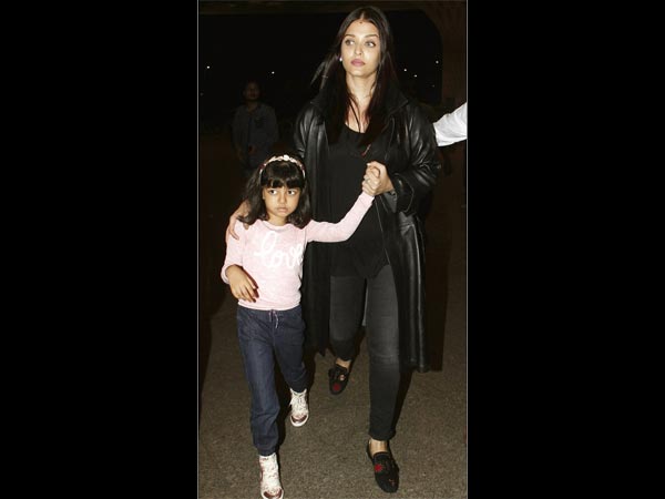 Aaradhya With Mommy