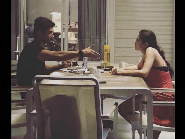 Sushant Singh Rajput & Sara Ali Khan Captured In A Candid Mood
