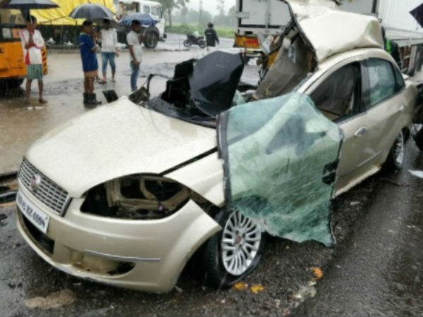 Mahakali Actors’ Car Crashed Into Stationary Trailer