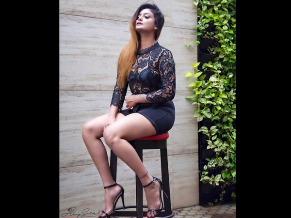 Follow Her Right Now