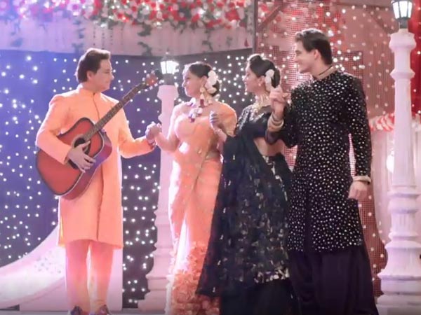 Kartik Asks The Family To Continue The Event