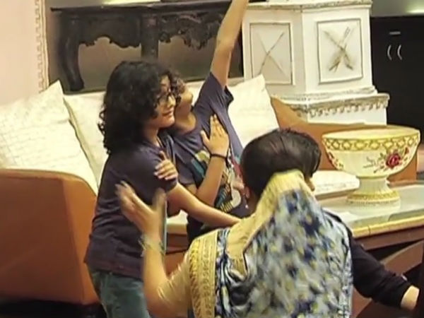 Luv & Kush Panic As They See A Snake In The House