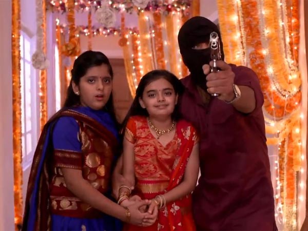 Yeh Hai Mohabbatein Latest Update: Goons Enter The House