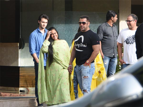 Aayush Wants To Join Bollywood