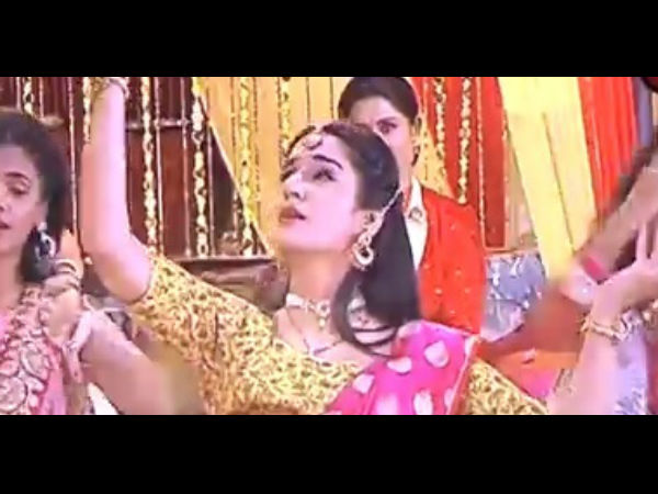 Avni Dances For Neil