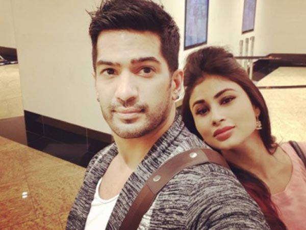 Amit Tandon Wishes Mouni… Amit Tandon Wishes Mouni…