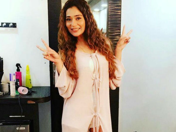 Sara Khan Sara Khan