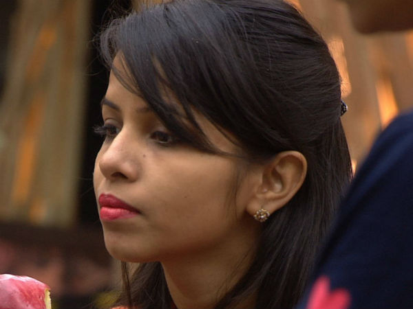 Dhinchak Pooja Breaks down