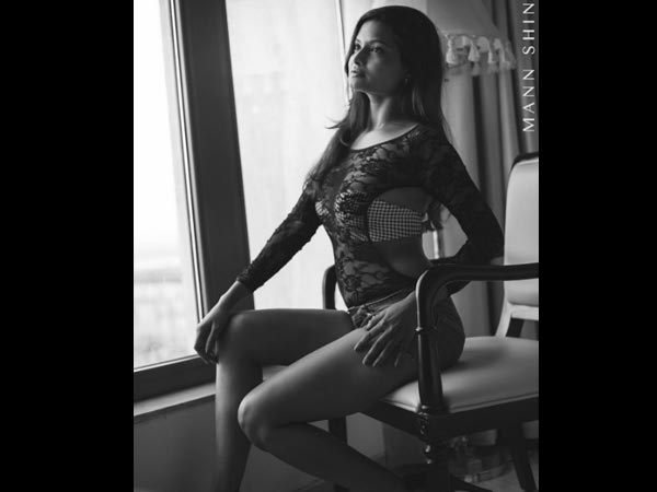 IT Analyst & Lingerie Model