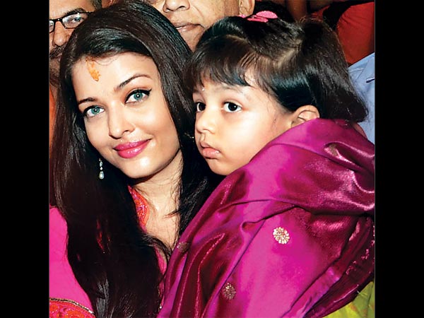 She Drops Aaradhya To School