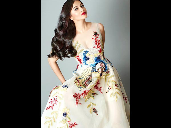 Aishwarya Will Sing Four Songs In The Movie